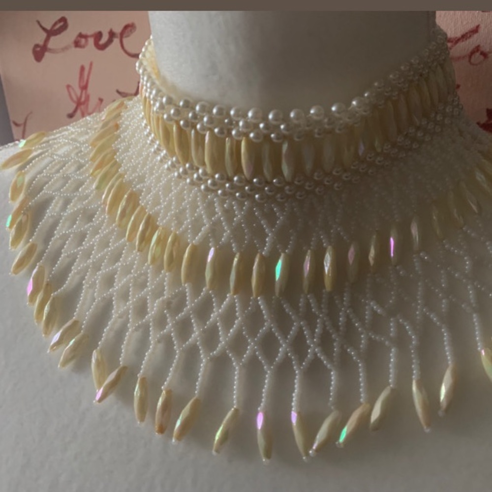 Vintage cream beaded necklace